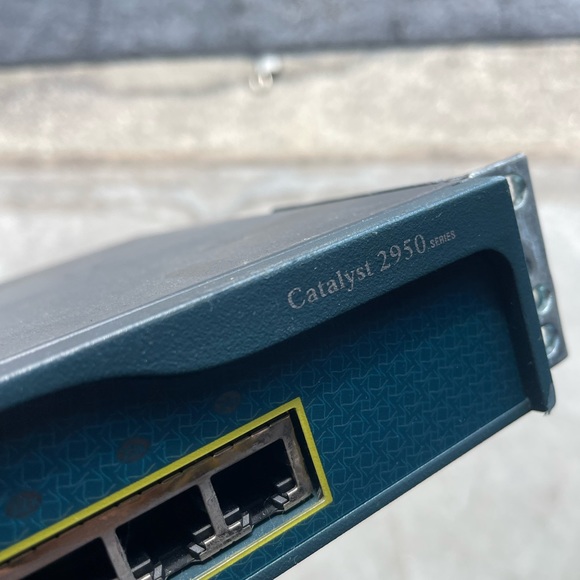 Cisco Catalyst 2950Port Managed Network Switch - Picture 8 of 9